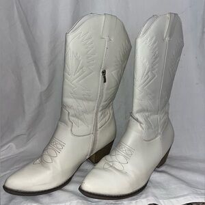 Women’s White Cowboy boots